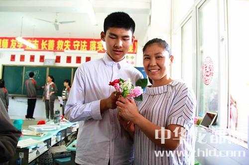 母親節(jié)，周口高中生這樣過！