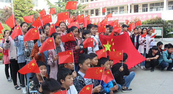 鄲城縣社會(huì)各界開展“中國(guó)紅慶國(guó)慶”慶?；顒?dòng)