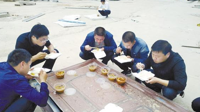 為了“創(chuàng)衛(wèi)”，他們蠻拼的