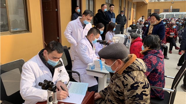 為民服務(wù)暖人心，送醫(yī)下鄉(xiāng)助健康